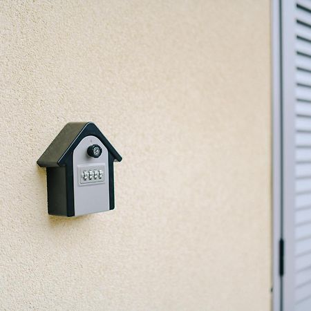 Lora Rose Suite ,Free Parking, Self Check In,2 Como Kültér fotó