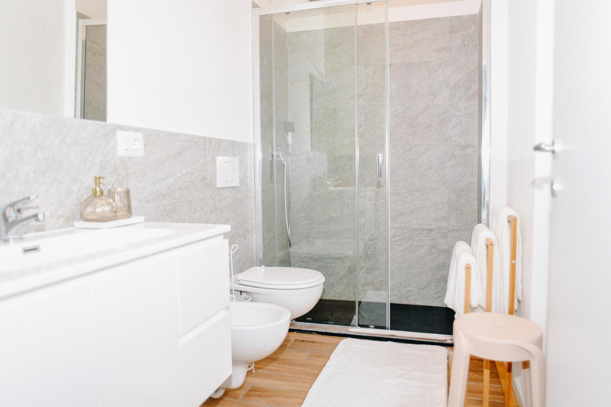 Lora Rose Suite ,Free Parking, Self Check In,2 Como Kültér fotó