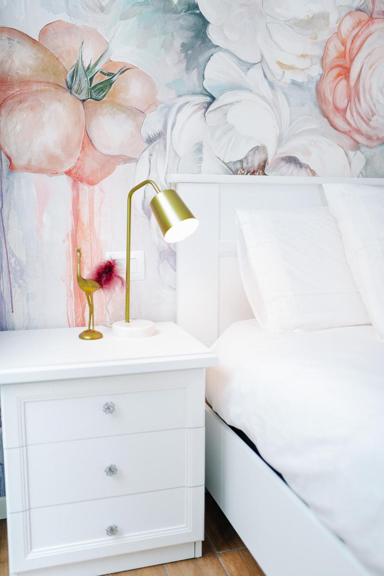 Lora Rose Suite ,Free Parking, Self Check In,2 Como Kültér fotó