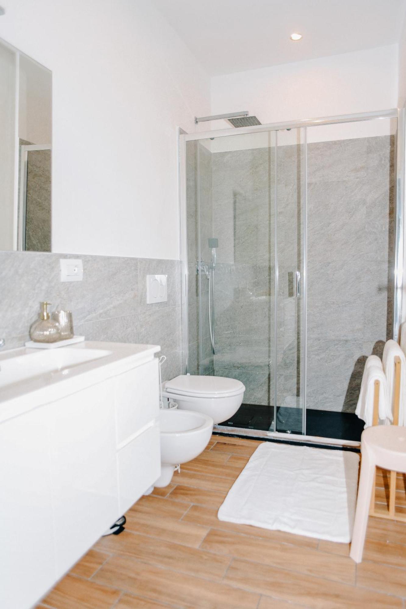 Lora Rose Suite ,Free Parking, Self Check In,2 Como Kültér fotó