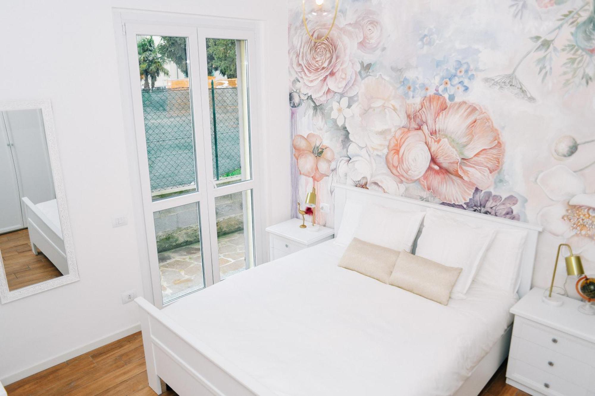 Lora Rose Suite ,Free Parking, Self Check In,2 Como Kültér fotó
