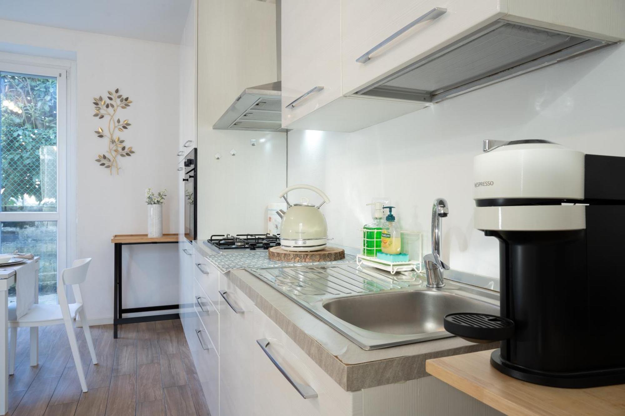 Lora Rose Suite ,Free Parking, Self Check In,2 Como Kültér fotó